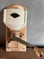 Vintage wand koffiemolen, Ophalen