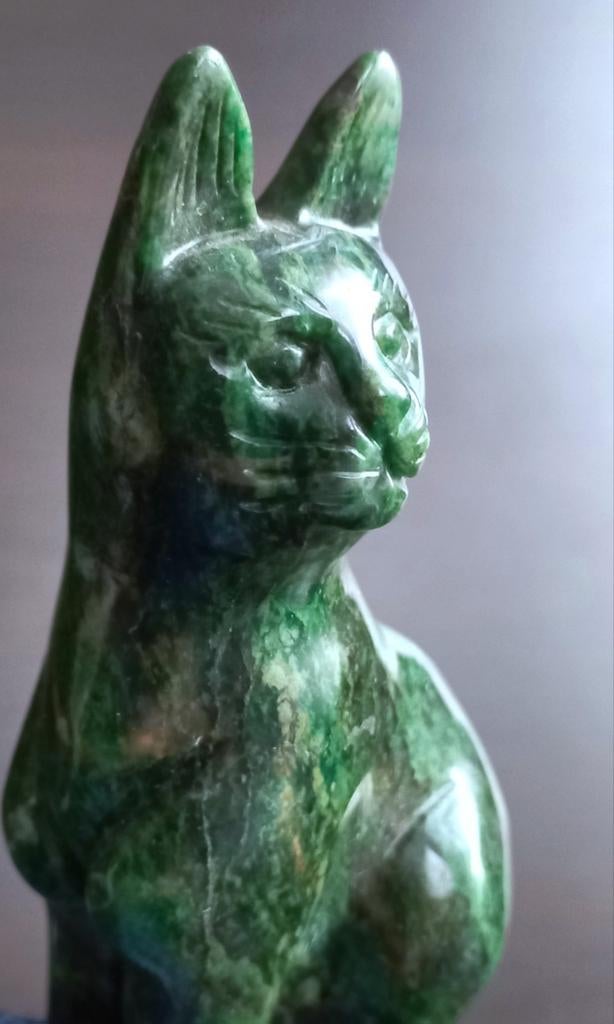 Jade kattenbeeldje – elegant en betekenisvol
Ca. 10 cm hoog, Antiek en Kunst, Kunst | Beelden en Houtsnijwerken, Ophalen of Verzenden