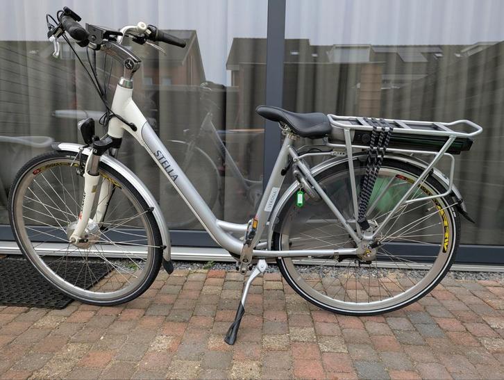 Stella Verona | Slechts 1262 km | NIEUWE ACCU !, Fietsen en Brommers, Fietsen | Dames | Damesfietsen, Zo goed als nieuw, Overige merken