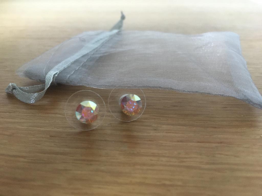 Nieuwe mooie originele Swarovski oorbellen (stekers), Ophalen of Verzenden, Nieuw, Overige materialen, Knopjes of Stekers