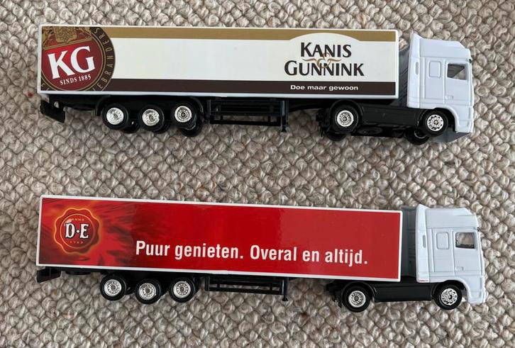 Modelvrachtwagens: Douwe Egberts & Kanis Gunnink, Hobby en Vrije tijd, Modelauto's | Overige schalen, Gebruikt, Bus of Vrachtwagen