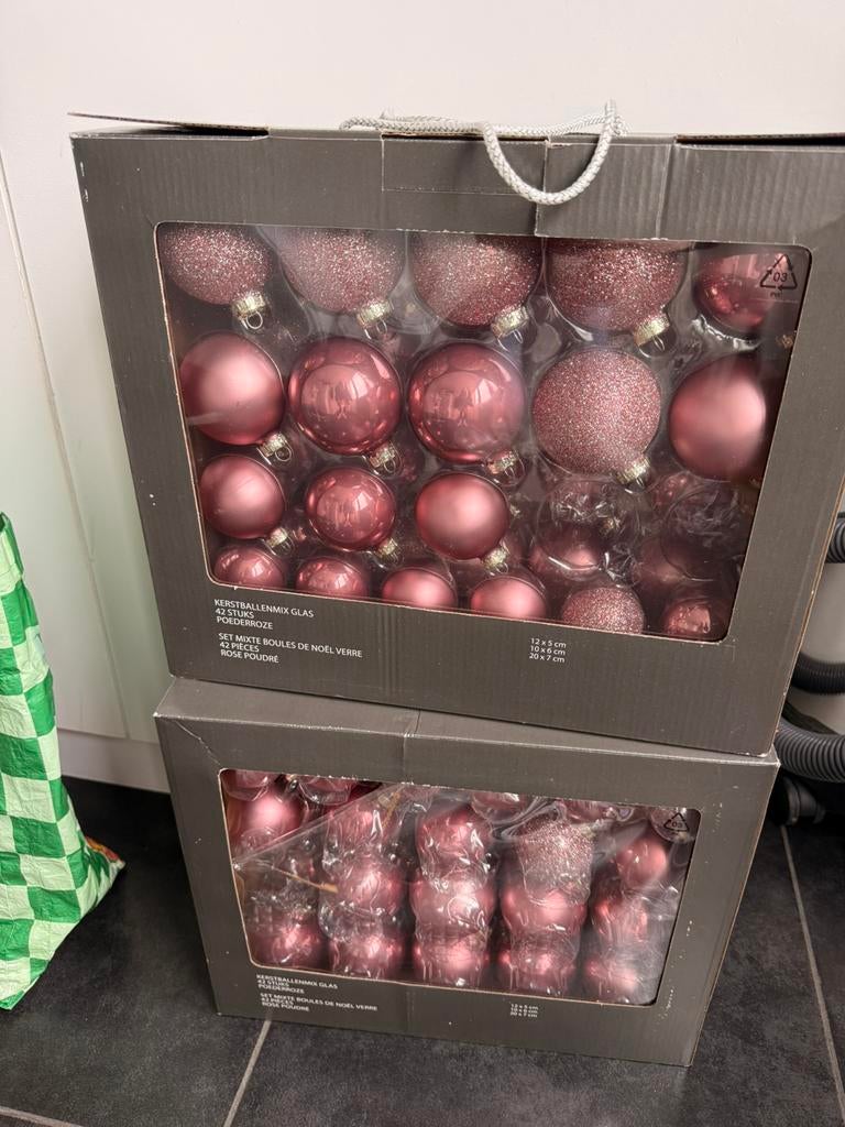 Roze kerstballen, Ophalen, Zo goed als nieuw