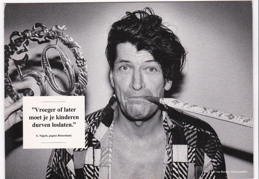 Herman Brood 50 jr. Foto Lex van Rossen kaart uit 1996, Verzamelen, Muziek, Artiesten en Beroemdheden, Verzenden, Nieuw, Foto of Kaart