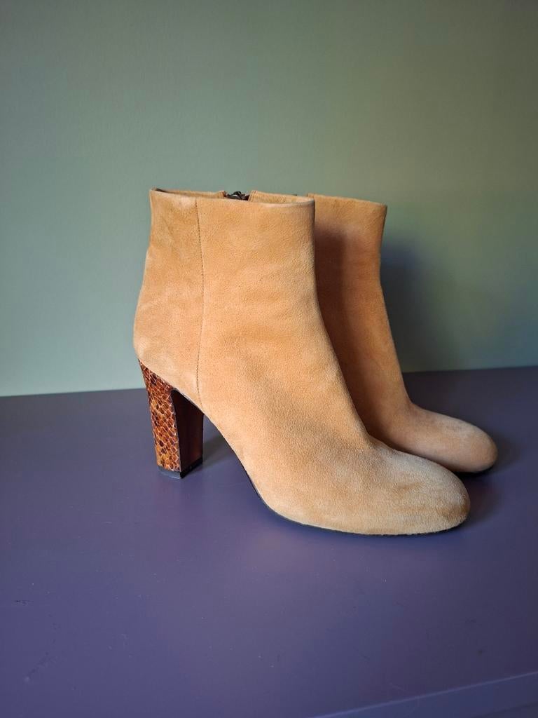 ZGAN Oker gele suede enkellaarsjes  Julia Cerruti maat 38,5, Ophalen of Verzenden, Zo goed als nieuw, Zwart
