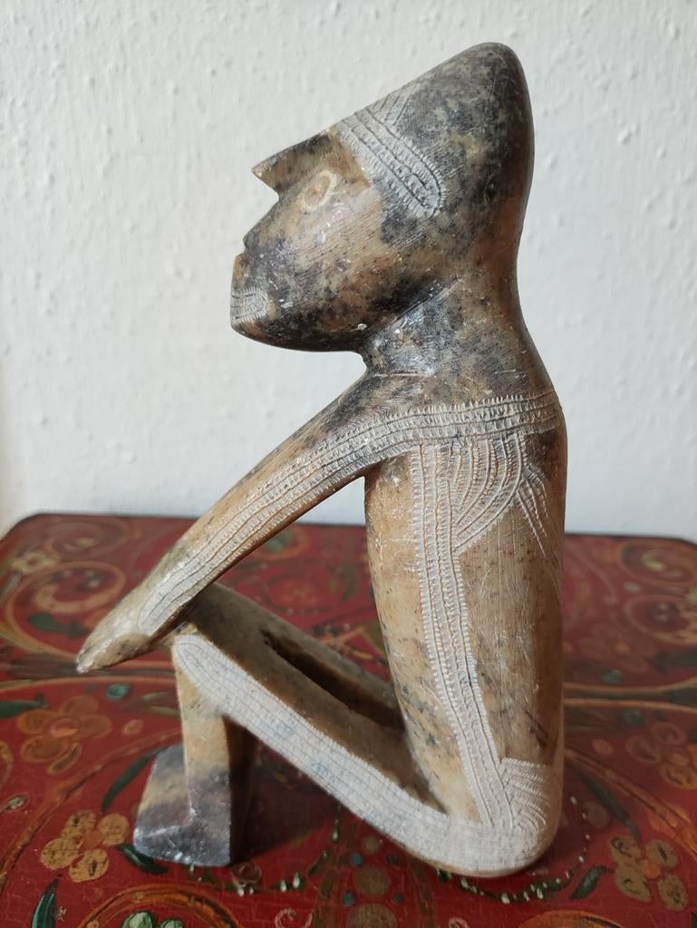 Mooi beeld gesneden uit speksteen, Verzenden