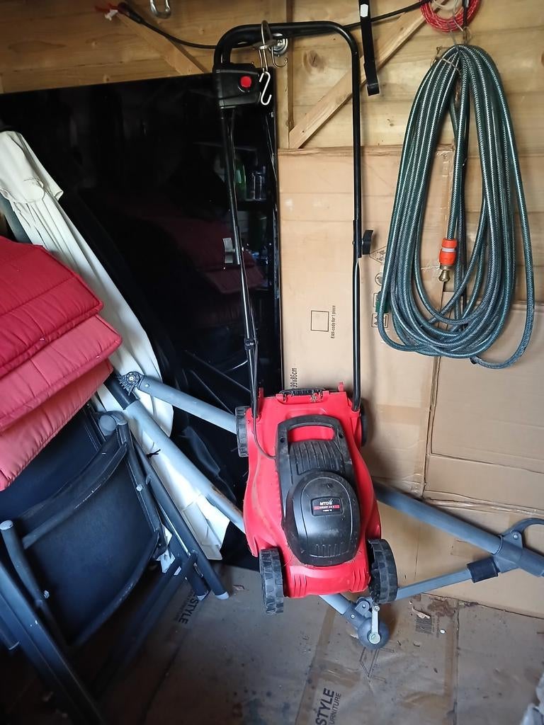 Grasmaaier te koop., Ophalen of Verzenden, Gebruikt, MTD 1000 W