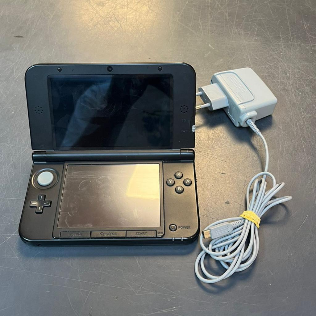 Nintendo 3DS XL blauw, incl. originele lader, Nintendo, Zo goed als nieuw, Support@nintendo.com, 11-1 Hokotate-cho, Kamitoba, Minami-ku
Kyoto 601-8501
Japan