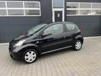 Toyota Aygo 1.0-12V NIEUWE APK !, Voorwielaandrijving, Stof, Gebruikt, Zwart