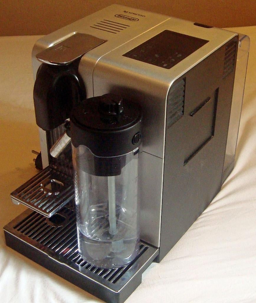 Nespresso De'Longhi Lattissima Pro, Witgoed en Apparatuur, Koffiezetapparaten, Ophalen, Afneembaar waterreservoir, Koffiemachine