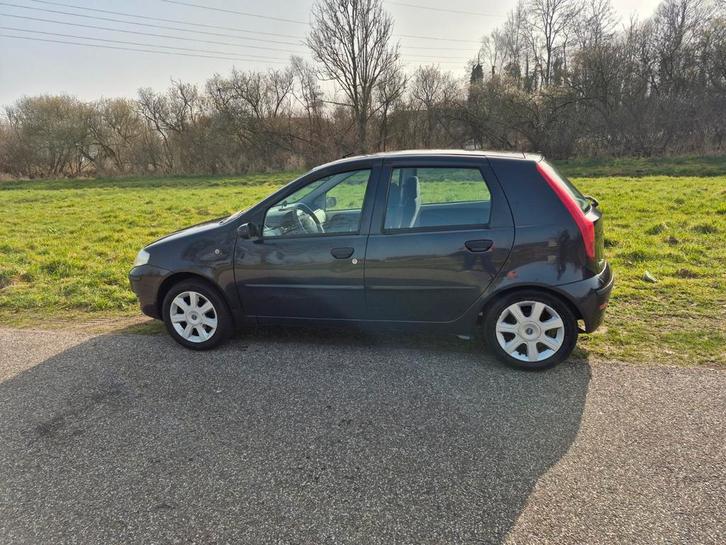 Fiat Punto 1.4 16V 5DR 2004 Zwart met afneembare trekhaak, Auto's, Fiat, Particulier, Punto, Benzine, C, Hatchback, Handgeschakeld