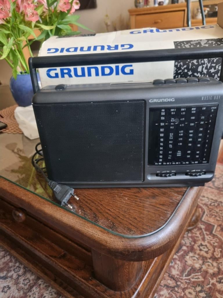 Grundig Music Box Radio - Draagbaar en in goede staat, Audio, Tv en Foto, Radio's, Ophalen, Gebruikt, Radio