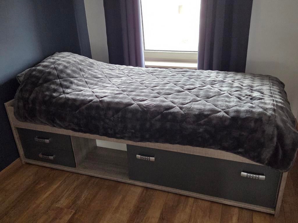 Eenpersoonsbed met opbergruimte en kledingkast Leenbakker, Huis en Inrichting, Slaapkamer | Bedden, Ophalen