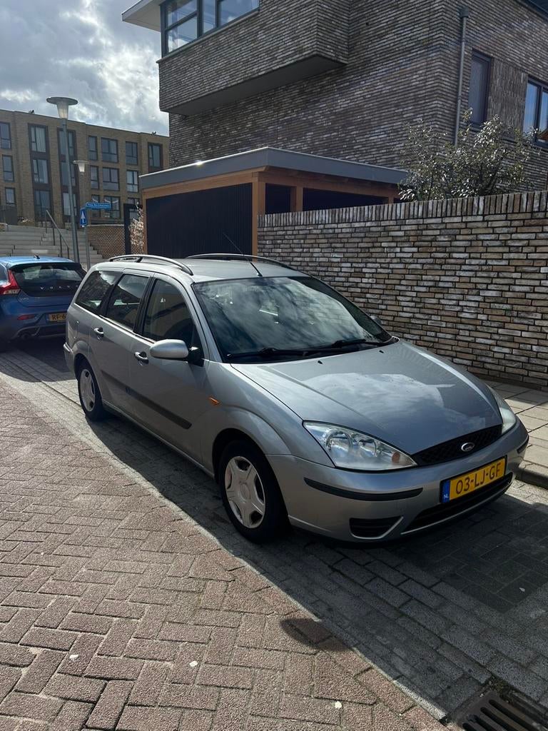Ford Focus 1.6I 74KW 2003 Grijs, Auto's, Ford, 1596 cc, 15 km/l, 4 cilinders, 100 pk