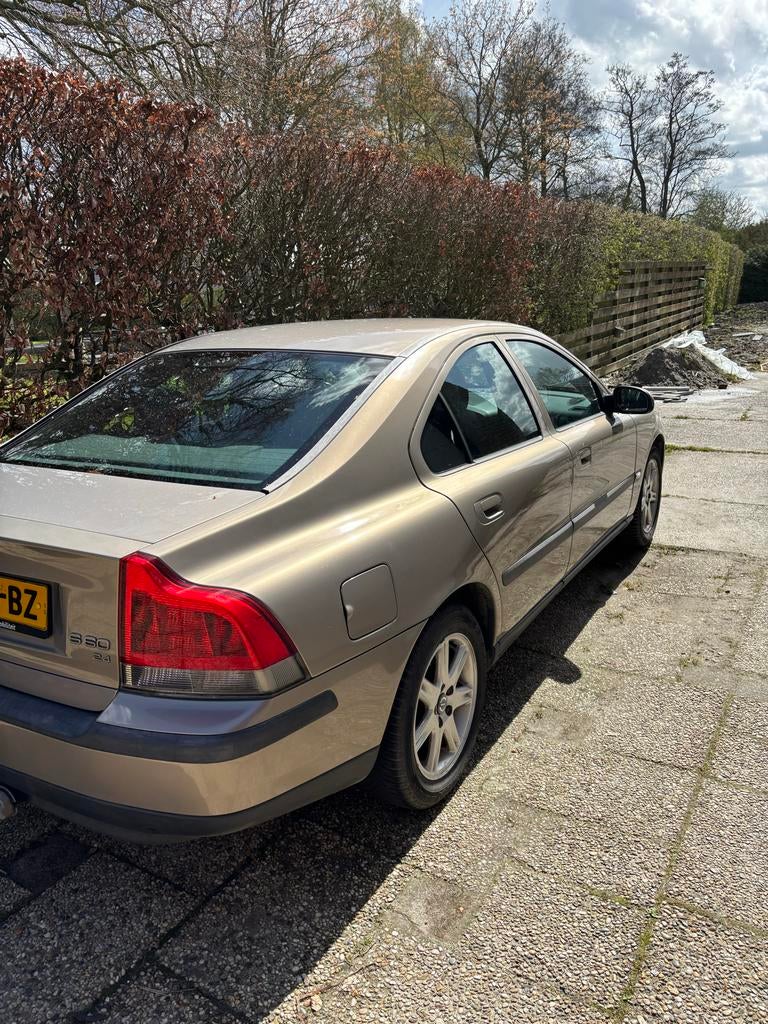 Volvo S60 2.4 342.297 KM 2001 Beige, Auto's, Volvo, Particulier, S60, Benzine, C, Sedan, Handgeschakeld, Origineel Nederlands