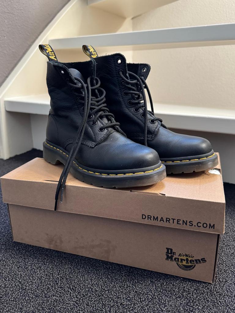 Dr Martens Pascal Virginia, Ophalen of Verzenden, Zo goed als nieuw, Zwart, Sneakers of Gympen