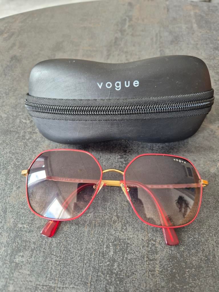 Vogue zonnebril, Overige merken, Zonnebril, Ophalen of Verzenden, Zo goed als nieuw