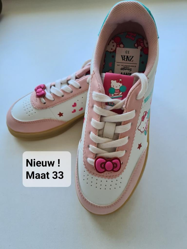 Nieuwe Hello Kitty snaekers 
Maat 33, Meisje, Schoenen, Nieuw, Ophalen of Verzenden