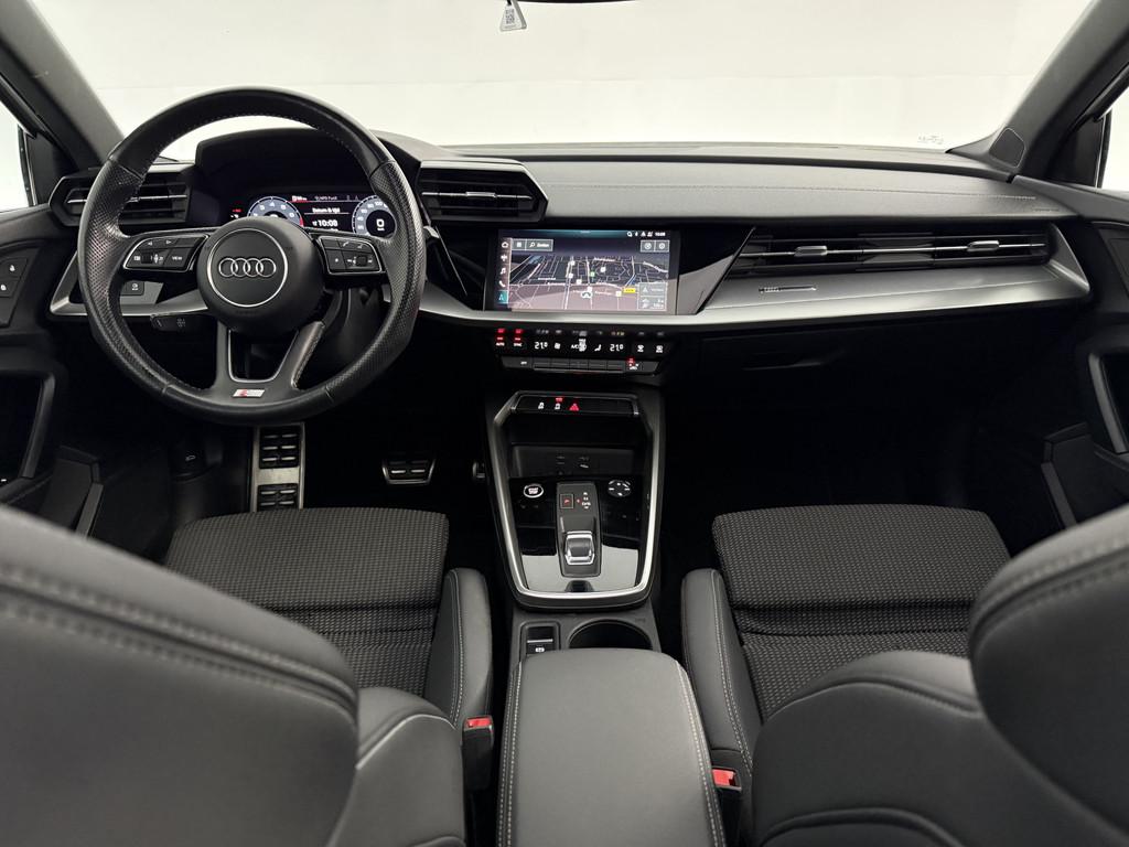 Audi A3 35 TFSI S-Line | Pano | Virtual | Cruise | Carplay |, Auto's, Audi, Stof, 4 cilinders, 150 pk, Wit