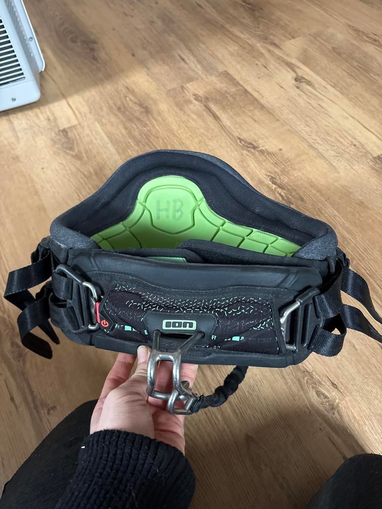 ION Nova kitesurf Trapeze Maat M inclusief safety leash, Watersport en Boten, Kitesurfen, Gebruikt, Trapeze, Geen board, Ophalen of Verzenden