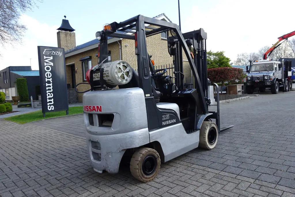 Nissan 2.5 Heftruck (bj 2006), Zakelijke goederen, Machines en Bouw | Heftrucks en Intern transport, 2000 tot 3000 kg, LPG, Heftruck