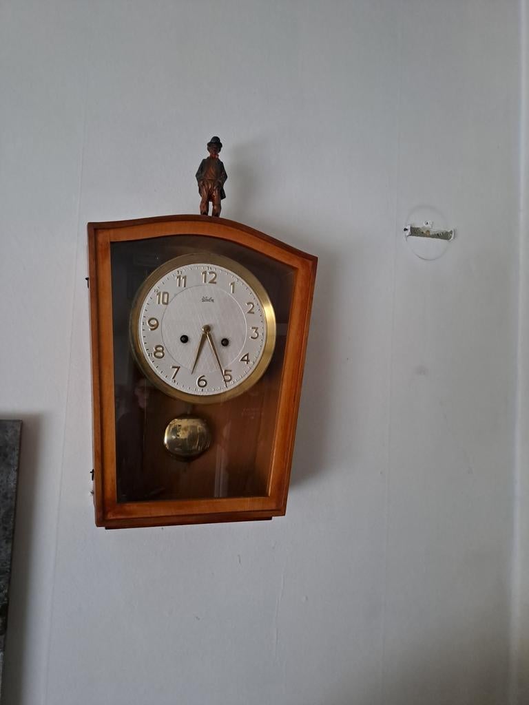 Kamer klok, Ophalen