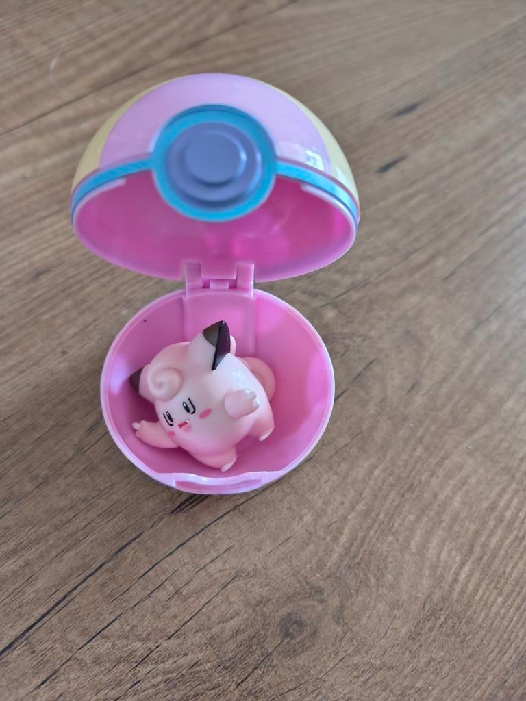 Pokémon Clefairy figuur met Pokébal, Ophalen, Zo goed als nieuw, Jongen of Meisje