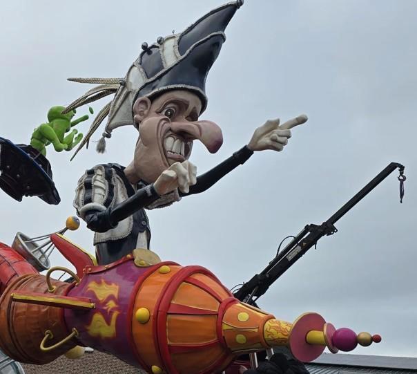 Prins carnaval !!, Hobby en Vrije tijd, Feestartikelen, Zo goed als nieuw, Feestartikel, Carnaval, Ophalen