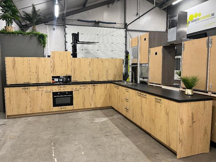 Grote hoekkeuken !! Volop keus keukens !!, Huis en Inrichting, Keuken | Keukenelementen, Gebruikt, Minder dan 100 cm, 200 cm of meer