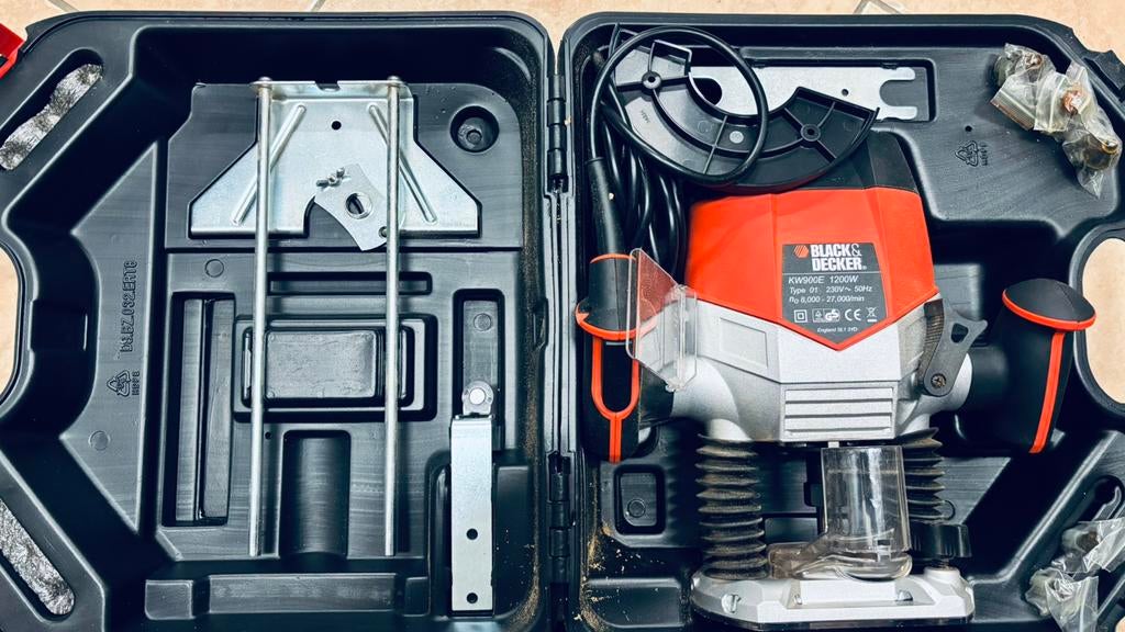 Black & Decker 1200W bovenfrees, Ophalen of Verzenden, Zo goed als nieuw, Elektrisch, Bovenfrees