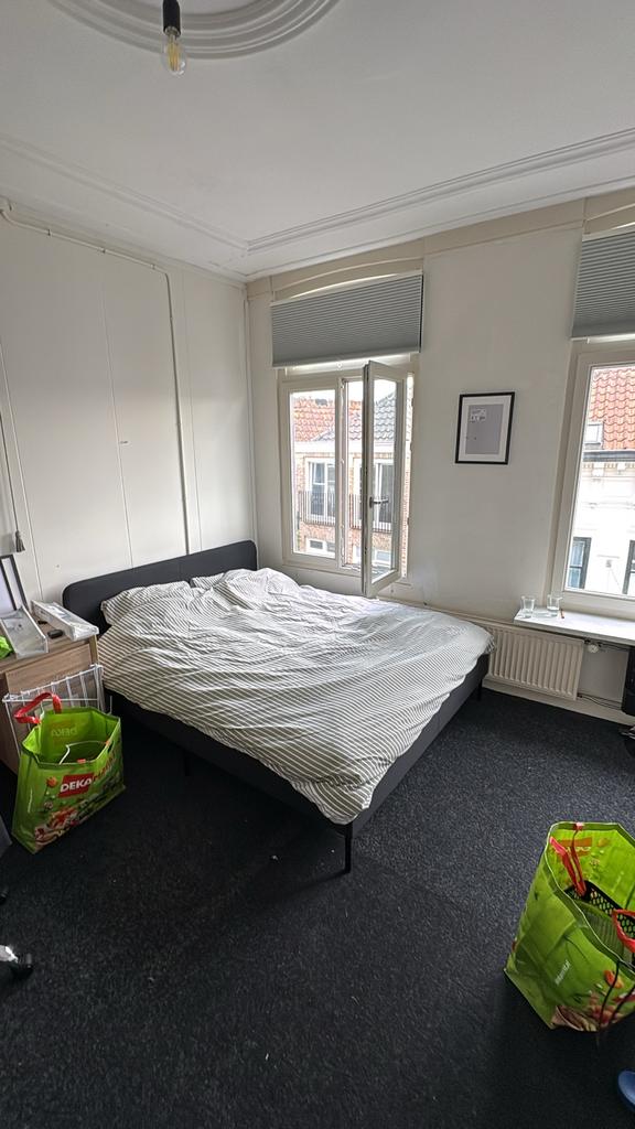 Bed met matras Ikea Slattum, Huis en Inrichting, Slaapkamer | Bedden, Ophalen, Zwart, Tweepersoons, 140 cm