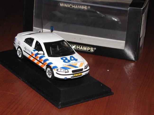 Een hele mooie Volvo S60 Politie Minichamps, Hobby en Vrije tijd, Modelauto's | 1:43, Ophalen of Verzenden, Zo goed als nieuw