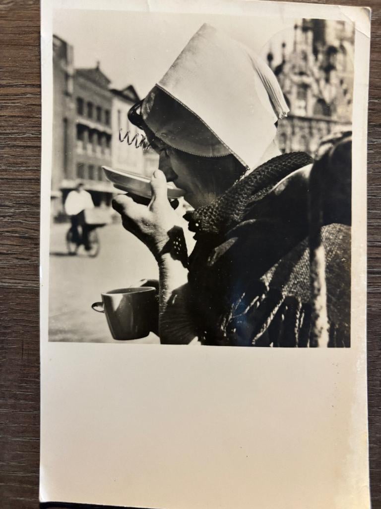 Ansichtkaart Zeeland - Zeeuwsche vischvrouw, Ophalen of Verzenden, 1940 tot 1960, Gelopen, Zeeland