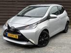 Toyota Aygo 1.0 VVT-i x-play / AC / CAMERA / GR.SCHERM / NAP, Auto's, Euro 5, Gebruikt, 4 stoelen, Origineel Nederlands