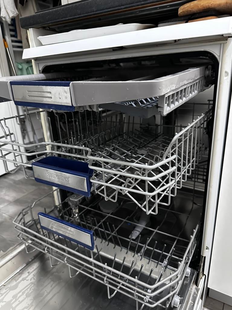 Siemens onderdelen, Witgoed en Apparatuur, Vaatwasmachines, Ophalen of Verzenden, Zo goed als nieuw, Vrijstaand, 45 tot 60 cm