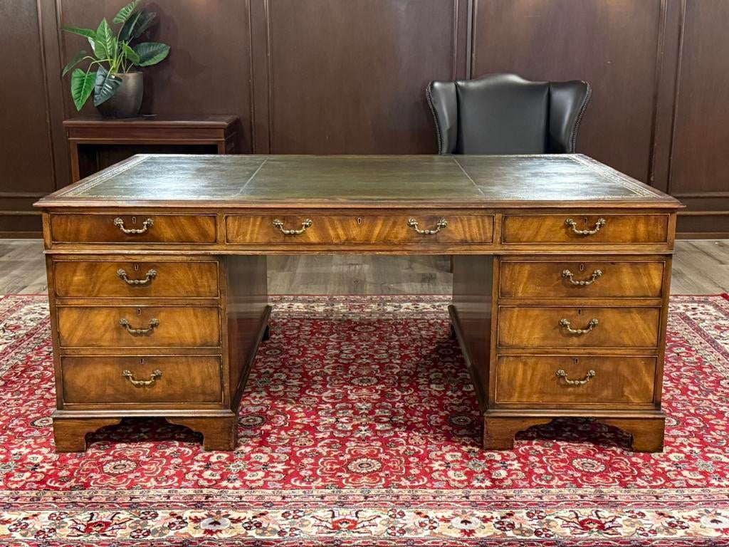 Klassiek Engels bureau (partnerdesk) #657