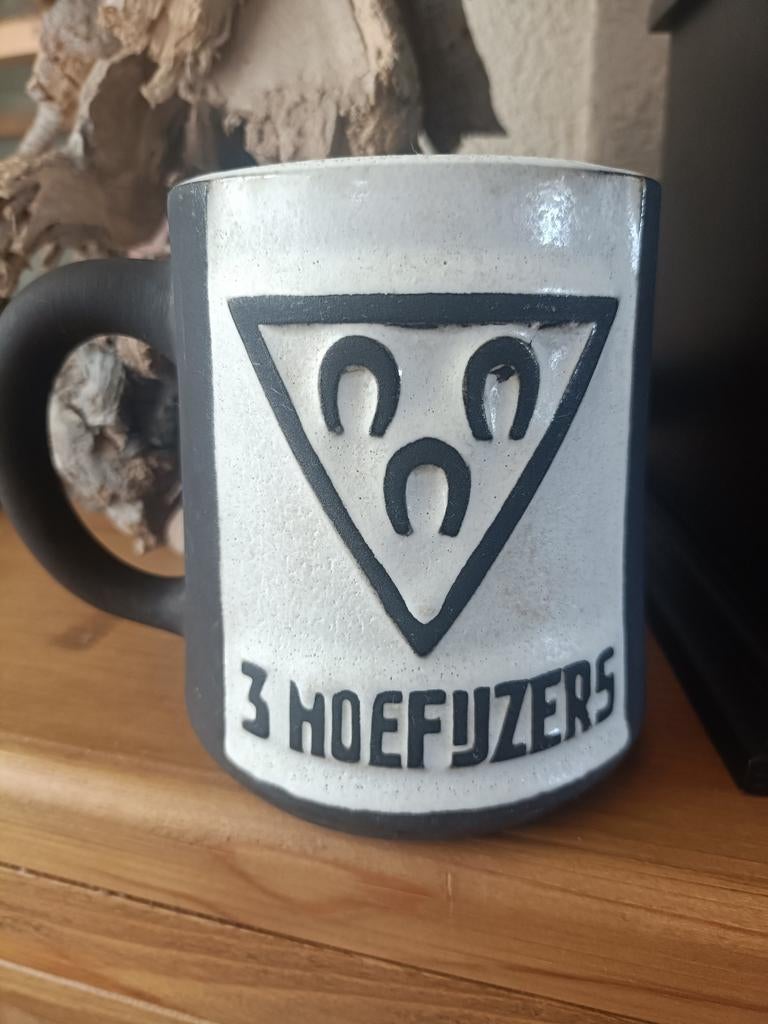 Unieke handgemaakte keramische mok - 3 Hoefijzers, Overige typen, Ophalen of Verzenden, Zo goed als nieuw, Steen/keramiek