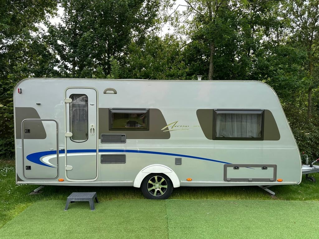 Caravan Bürstner AVERSO Fifty 480TK met stapelbed en luifel, Standaardzit, Dwarsbed, Bürstner, 5 tot 6 meter