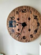 Unieke Wandklok van Houten Kabelhaspel, Ophalen, Zo goed als nieuw, Analoog, Wandklok