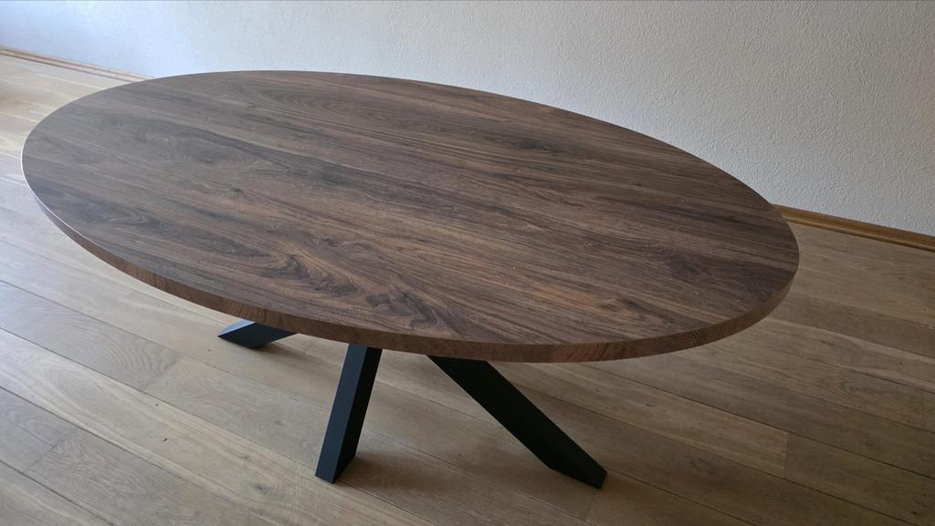 Ovale eettafel mangohout met zwarte matrix poot, Ophalen, 100 tot 150 cm, Zo goed als nieuw, Vijf personen of meer
