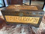 Houten dekenkist met houtsnijwerk, Huis en Inrichting, Woonaccessoires | Kisten, Gebruikt, 50 tot 100 cm, Ophalen of Verzenden