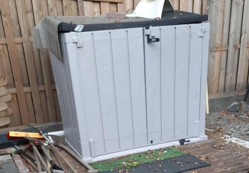 Tuinkast  is al uit elkaar, Tuin en Terras, Bergingen en Tuinkasten, Ophalen, Gebruikt, Kunststof, Overige typen