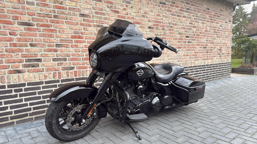 Harley Davidson 103 FLHX Street Glide Black Out Streetglide, 1690 cc, Bedrijf, Cruise Control, Meer dan 35 kW