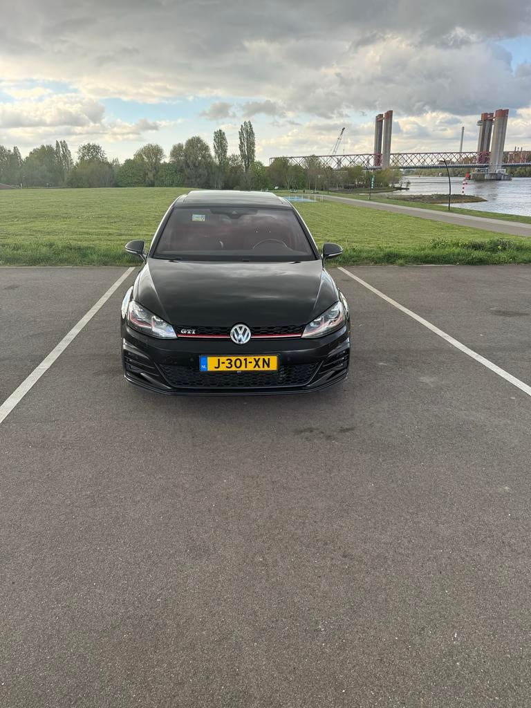 Volkswagen Golf 2.0 TSI 230pk 3D DSG 2017 Zwart, 4 cilinders, Zwart, 1600 kg, 1308 kg