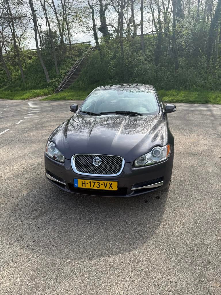 Jaguar XF 2.7 D V6 AUT 2009 Grijs, Auto's, Jaguar, 1730 kg, Achterwielaandrijving, 1850 kg, XF