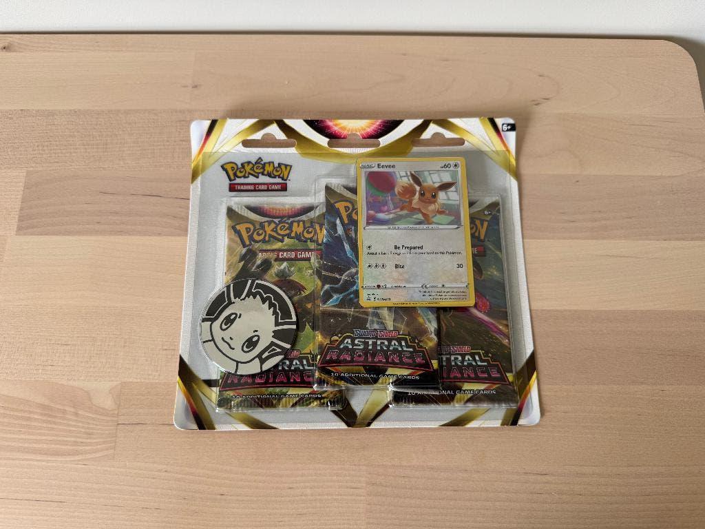 Astral Radiance: Eevee 3-Pack Blister, Ophalen of Verzenden, Zo goed als nieuw, Booster, Foil