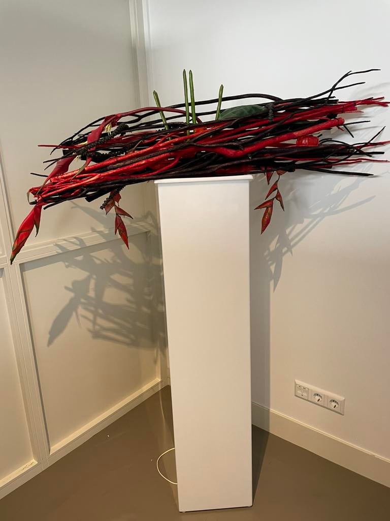 Modern kunstboeket op lichtgevende zuil., Ophalen, Zo goed als nieuw