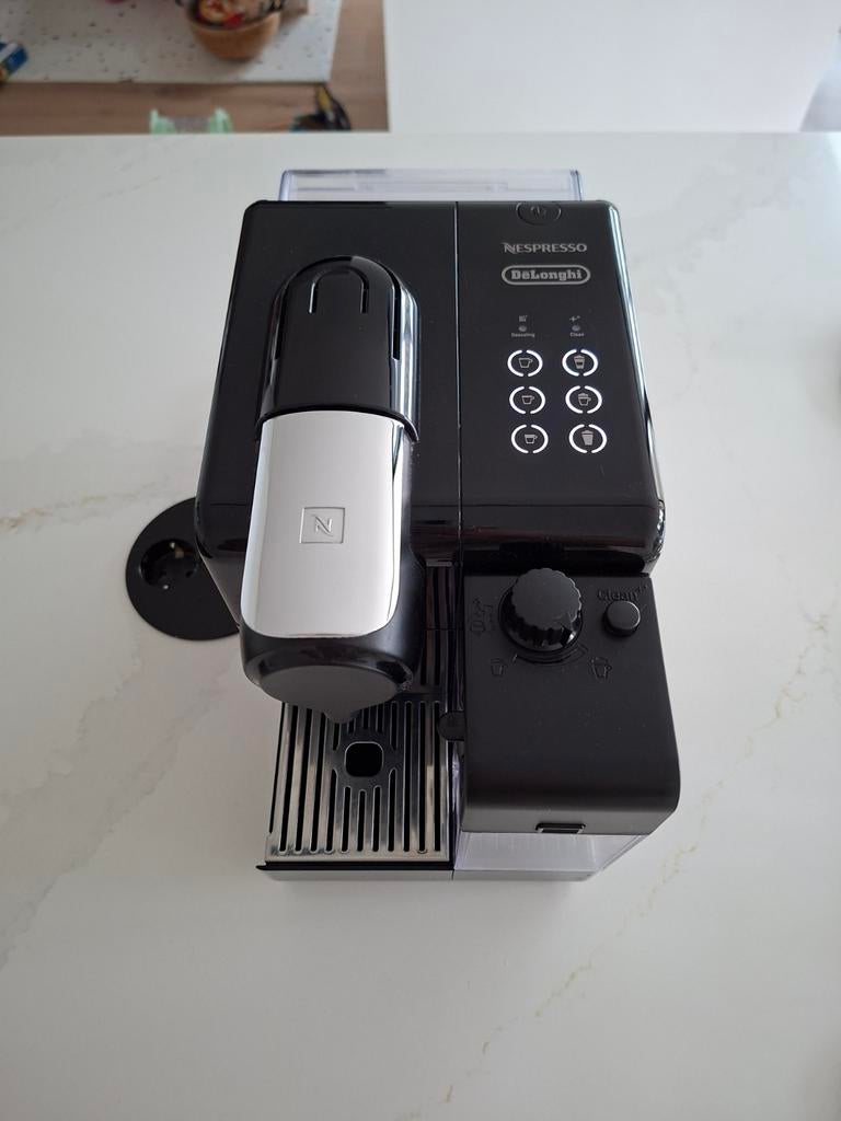 DeLonghi Lattissima Touch Nespresso apparaat + glazen set, Ophalen, Gebruikt, Espresso apparaat, Koffiepads en cups