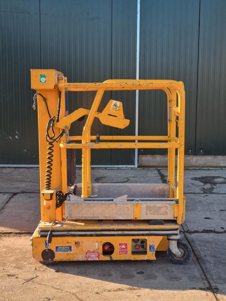 Powertower nano sp masthoogwerker, Zakelijke goederen, Machines en Bouw | Liften, Steigers en Ladders, Ophalen of Verzenden