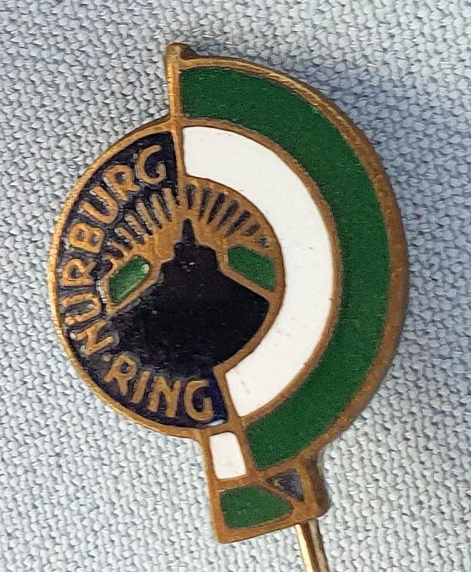Vintage Nürburgring speldje, geëmailleerd. 50/60er jaren, Verzenden, Zo goed als nieuw, Transport, Speldje of Pin