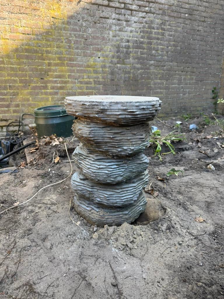 Buiten sokkel om dingen op te zetten voor in de tuin, Tuin en Terras, Waterpartijen en Fonteinen, Ophalen, Zo goed als nieuw, Beton